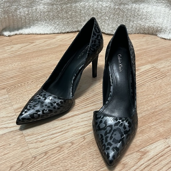 Calvin Klein - Picture 2 of 5